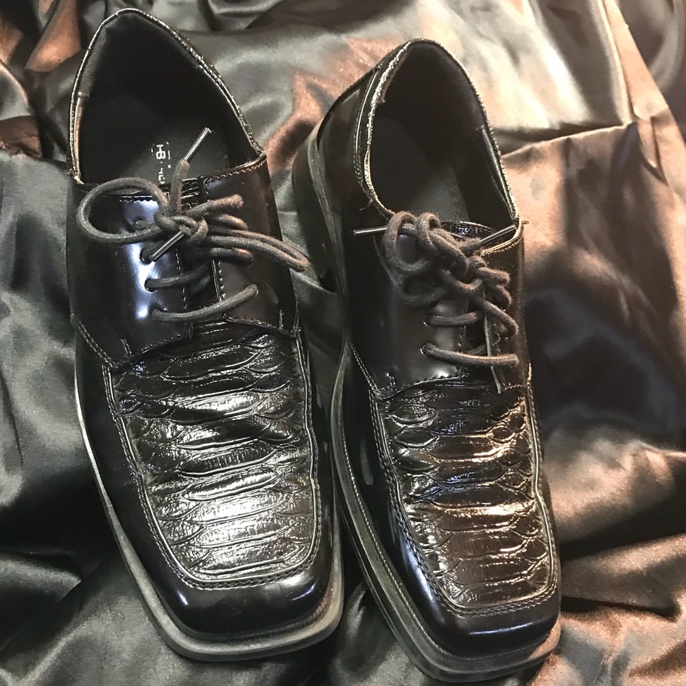 Men’s dress shoes